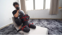 全身タイツの女のハイライトショー
